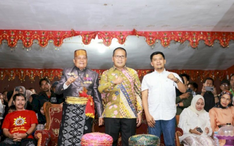 PESTA ADAT. Wali Makassar, Moh Ramdhan Pomanto, menghadiri pagelaran Pesta Adat Je'ne-je'ne Sappara di Kecamatan Tarowang, Kabupaten Jeneponto, Rabu (30/8/2023). foto: istimewa