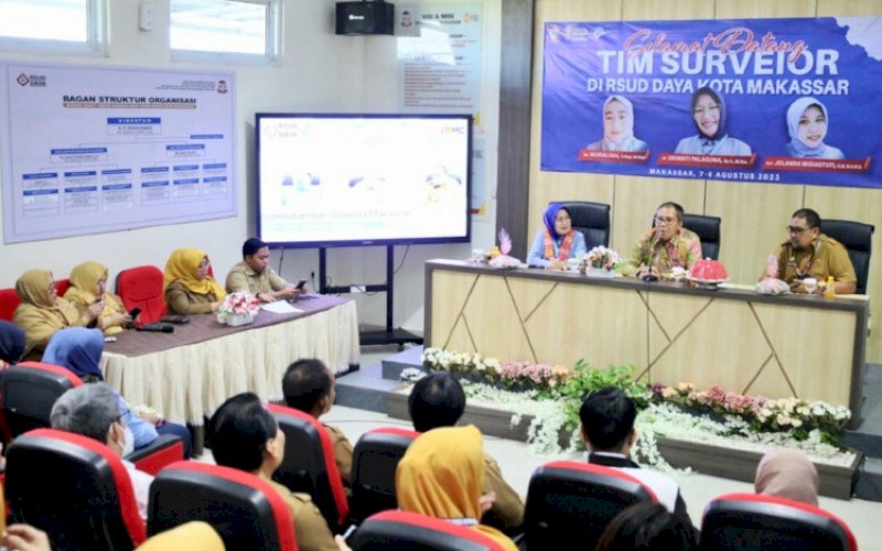 AKREDITASI. Wali Kota Makassar, Moh Ramdhan Pomanto, menerima Tim Survei LAM KPRS (Lembaga Akreditasi Mutu dan Keselamatan Pasien Rumah Sakit) dalam rangka penilaian akreditasi RSUD Daya Kota Makassar di Aula RSUD Daya Kota Makassar, Senin (7/8/2023). foto: istimewa