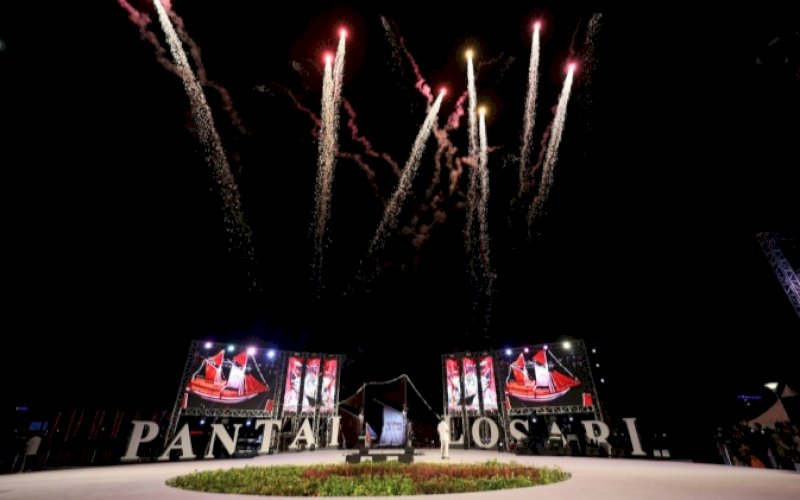 PENUTUPAN. Kemeriahan acara Closing Ceremony F8 Makassar di Anjungan Pantai Losari Makassar, Minggu, (27/8/2023). foto: istimewa