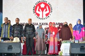 Ribuan Peserta Defile Ramaikan Expo Dekranasda Kreatif Andalan 2023 di Wajo