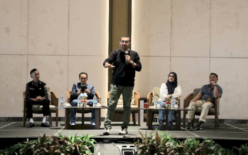 WORKSHOP. Kementerian BUMN bersama dengan PT Pelabuhan Indonesia (Persero) Regional 4 dan PlusTik, startup karya anak bangsa yang bertujuan mengurangi sampah plastik, menggelar Workshop BUMN Environmental Movement di Pantai Tanjung Bayang, Makassar, Jumat (11/8/2023). foto: istimewa