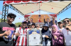 Istri Buruh Harian Terima Hadiah Umrah Jalan Sehat Anak Rakyat