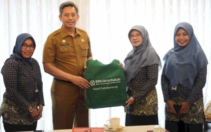 AKREDITASI RS. Pj Sekda Provinsi Sulsel, Andi Muhammad Arsjad, membahas target akreditasi Rumah Sakit (RS) dengan BPJS Kesehatan Sulsel di Kantor Gubernur Sulsel, Selasa (12/9/2023). foto: istimewa