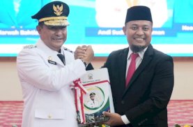 Serah Terima Memori Akhir Jabatan Gubernur Sulsel ke Bahtiar Baharuddin