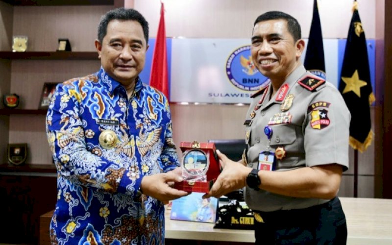 PERTEMUAN. Pj Gubernur Sulsel Bahtiar Baharuddin bertemu Kepala BNNP Sulsel Brigjen Pol Guruh Ahmad di Kantor BNNP Sulsel, Jl Manunggal, Maccini Sombala, Makassar, Jumat (8/9/2023). foto: istimewa