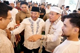 Salat Jumat di Masjid Raya Makassar, Pj Gubernur Sulsel Silaturahmi dengan Alim Ulama dan Masyarakat