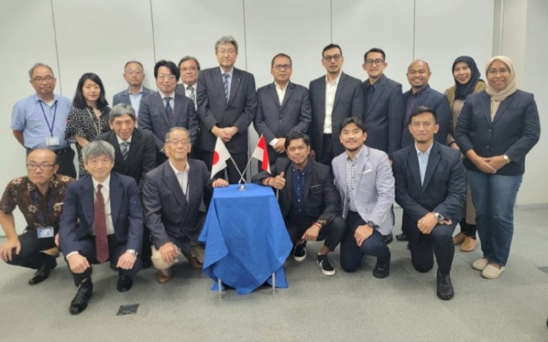 PERTEMUAN. Wali Kota Makassar Moh Ramdhan Pomanto memenuhi undangan CEO Oriental Consultant Global (OCG) Mr Eiji Yonezawa dalam pertemuan Business Meeting di Jepang, Kamis, (21/9/2023). foto: istimewa