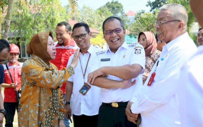 PENINJAUAN. Wali Kota Makassar Moh Ramdhan Pomanto secara khusus mendampingi Menteri Sosial (Mensos) RI Tri Rismaharini meninjau Sentra Wirajaya Makassar, di Jl AP Pettarani, Rabu (6/9/2023). foto: istimewa