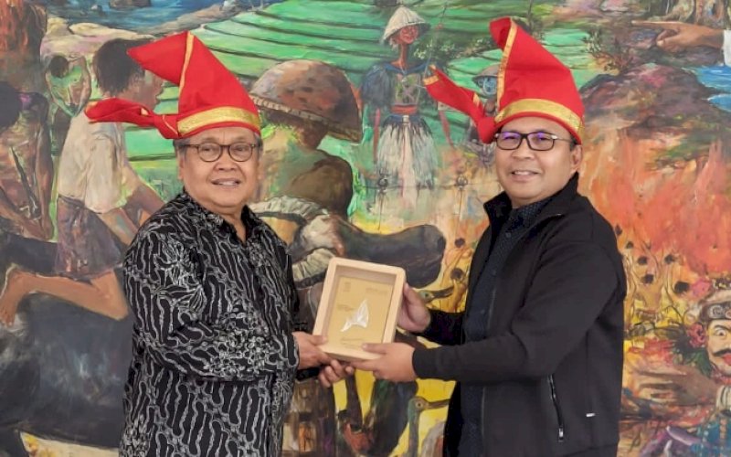 PERTEMUAN. Duta Besar Indonesia untuk Jepang Hery Akhmadi menerima kunjungan delegasi Pemkot Makassar yang dipimpin Wali Kota Makassar Moh Ramdhan Pomanto, Rabu (20/9/2023). foto: istimewa