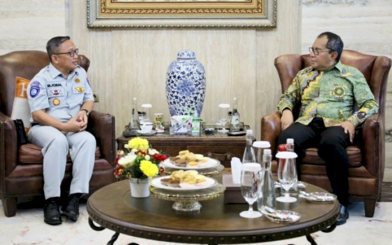 PERTEMUAN. Wali Kota Makassar Moh Ramdhan Pomanto melakukan pertemuan dengan Kepala Cabang PT Jasa Raharja Sulsel Iqbal Hasanuddin, Kamis (14/9/2023). foto: istimewa