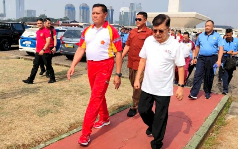 BAKSOS. Ketua Umum PMI Pusat, Jusuf Kalla (JK), menghadiri pameran Alat Utama Sistem Senjata (Alutsista) TNI dan Bakti Sosial Kesehatan TNI yang digelar di area Monas, Jakarta Pusat, Minggu (24/9/2023). foto: istimewa