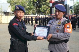 SAR Batalyon C Pelopor Terima Penghargaan Dansat Brimob Polda Sulsel