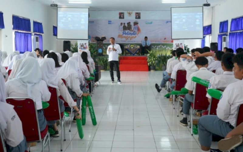 PELINDO MENGAJAR. PT Pelindo Jasa Maritim yang merupakan Subholding dari PT Pelabuhan Indonesia (Persero) kembali mengadakan rangkaian kegiatan Tanggung Jawab Sosial dan Lingkungan salah satunya Pelindo Mengajar, untuk mengenalkan siswa SMA Kelas 3 tentang Kementerian BUMN, industri kepelabuhanan dan logistik. foto: istimewa