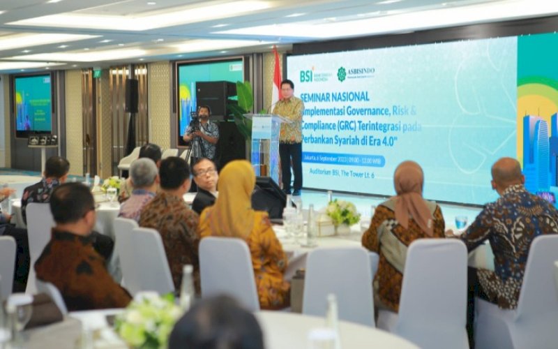 SEMINAR NASIONAL. Ketua Umum Asbisindo, Hery Gunardi di acara Seminar Nasional Asbisindo yang mengangkat tema &lsquo;Implementasi Governance, Risk, & Compliance (GRC) Terintegrasi pada Perbankan Syariah di Era 4.0&rsquo;. foto: istimewa