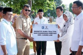 Serahkan Insentif Guru TPA dari Baznas, Andi Utta Tekankan Pendidikan Moral Generasi Muda&nbsp;