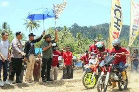 Andi Utta Buka Lomba Motocross Ojek Gabah
