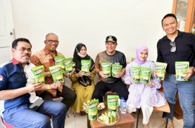Sambangi Pelaku Usaha Rumahan Kripik Pisang, Pj Gubernur Sulsel Bantu Promosi&nbsp;