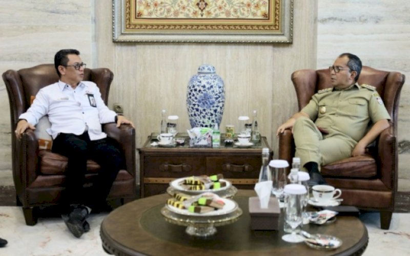 PERTEMUAN. Kepala Ombudsman Sulsel Ismu Iskandar menemui Wali Kota Makassar Moh Ramdhan Pomanto di Jl Amirullah, Kota Makassar, Senin (30/10/2023). foto: istimewa