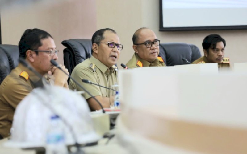 RAPAT. Wali Kota Makassar, Moh Ramdhan Pomanto, memimpin Rapat Pemantapan Persiapan HUT Kota Makassar ke-416 di Ruang Sipakatau Balai Kota Makassar, Senin (30/10/2023). foto: istimewa
