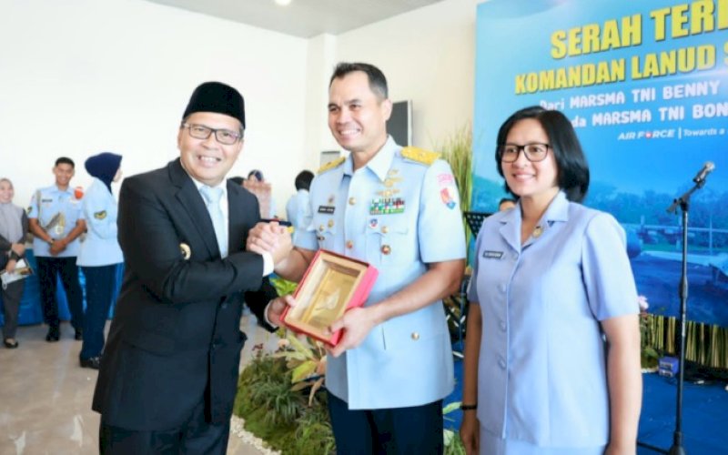 SERTIJAB. Wali Kota Makassar, Moh Ramdhan Pomanto, menghadiri Serah Terima Jabatan (Sertijab) Komandan Pangkalan Udara Sultan Hasanuddin di Lanud Sultan Hasanuddin, Maros, Senin (23/10/2023). foto: istimewa