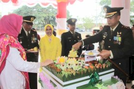 HUT TNI Ke-78, Danyon dan Kapolres Bone Kompak Beri Kejutan Dandim 1407