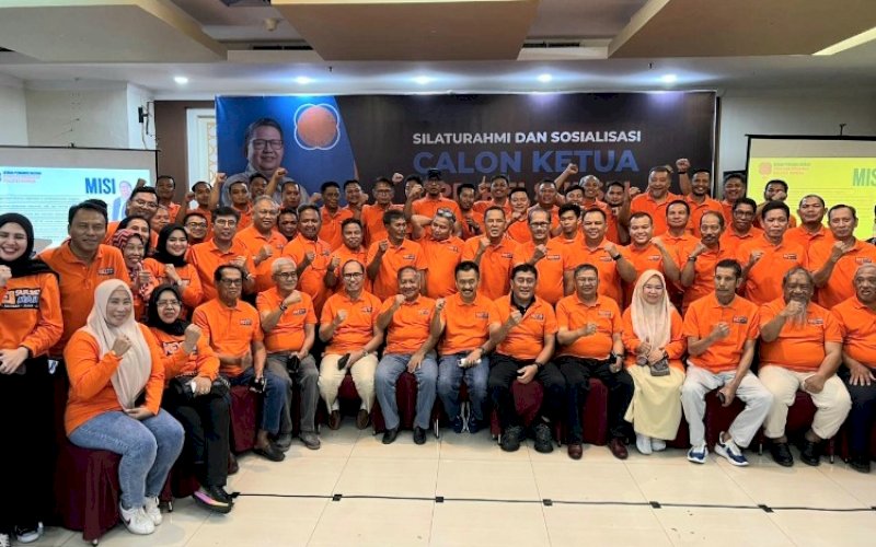 SOLID. Kandidat kuat Ketua DPD REI Sulsel periode 2023-2026, Mahmud Lambang, menggelar Silaturahmi dan Sosialisasi Calon Ketua DPD REI Sulsel di Hotel Aerotel Smile Makassar. foto: istimewa