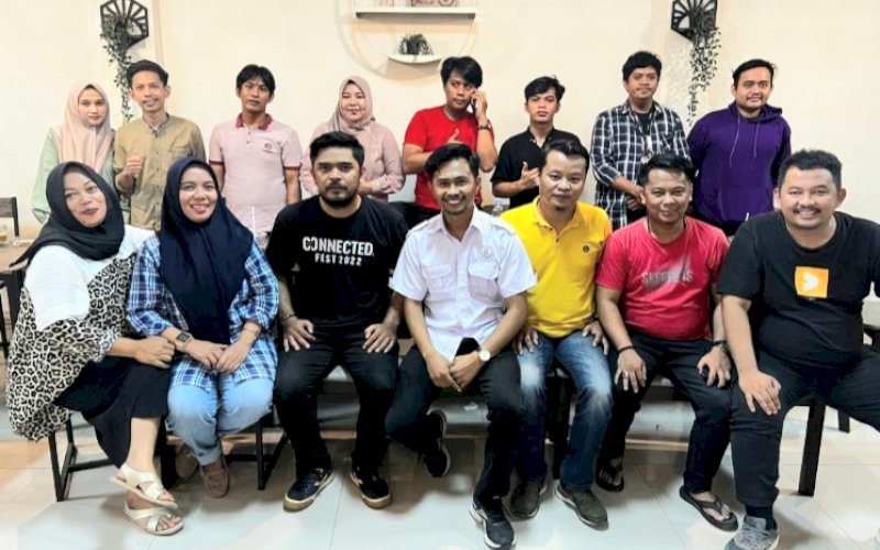 PEMUDA HIKMA SULSEL. Calon pengurus Pemuda HIKMA Sulsel usai menggelar rapat. foto: istimewa