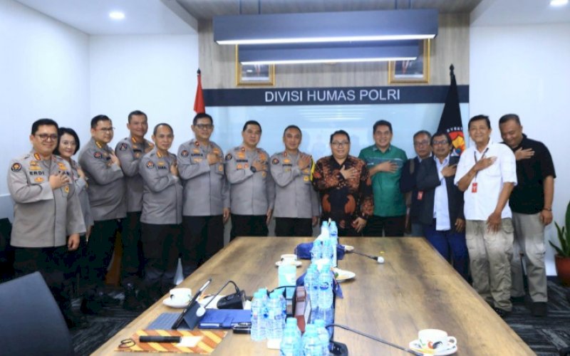 AUDIENSI. Kadiv Humas Polri Irjen Pol Sandi Nugroho menerima audiensi Serikat Media Siber Indonesia (SMSI), Rabu (25/10/23). foto: istimewa