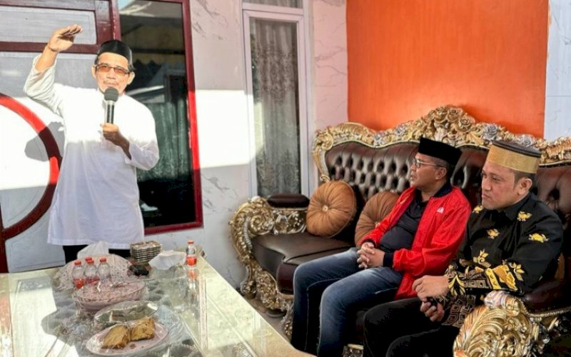 MAULID. Wali Kota Makassar Moh Ramdhan Pomanto menghadiri Maulid Nabi Muhammad SAW di kediaman pribadi Ketua DPRD Kota Makassar Rudianto LallO di Kampung Mannuruki, Tamalatea, Kabupaten Jeneponto, Minggu (8/10/2023). foto: istimewa