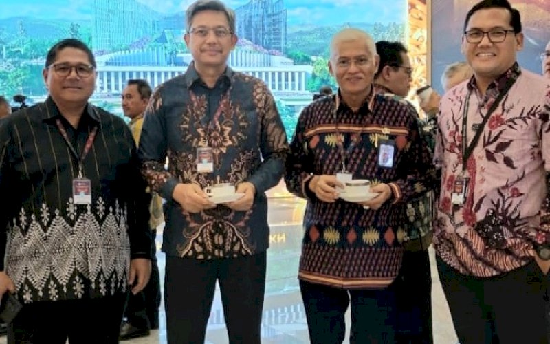 PERTEMUAN. Plh Sekda Provinsi Sulsel, Andi Muhammad Arsjad (kedua kiri), menghadiri Pertemuan Tahunan Bank Indonesia 2023 di Graha Bhasvara Icchana, Jakarta, Rabu (29/11/2023). foto: istimewa