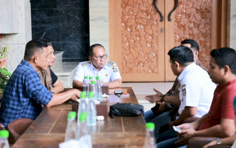 AUDIENSI. Ketua Panitia Deklarasi Damai Ala Motor Sauleng Rauf beraudiensi dengan Wali Kota Makassar Moh Ramdhan Pomanto di Kediaman Wali Kota, Jl Amirullah, Makassar, Rabu (22/11/2023). foto: istimewa