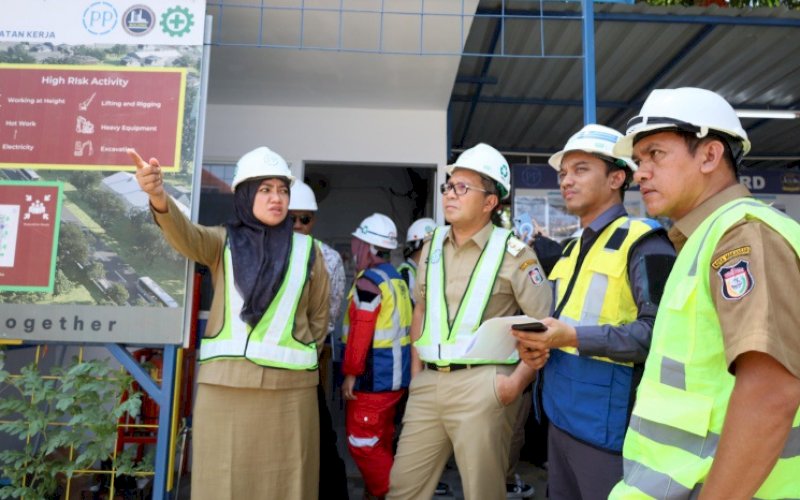 PENINJAUAN.&nbsp;Wali Kota Makassar, Moh Ramdhan Pomanto, meninjau progres pengerjaan Makassar Government Center (MGC) yang berlokasi di Jl Sultan Hasanuddin, Makassar, Selasa (7/11/2023). foto: istimewa