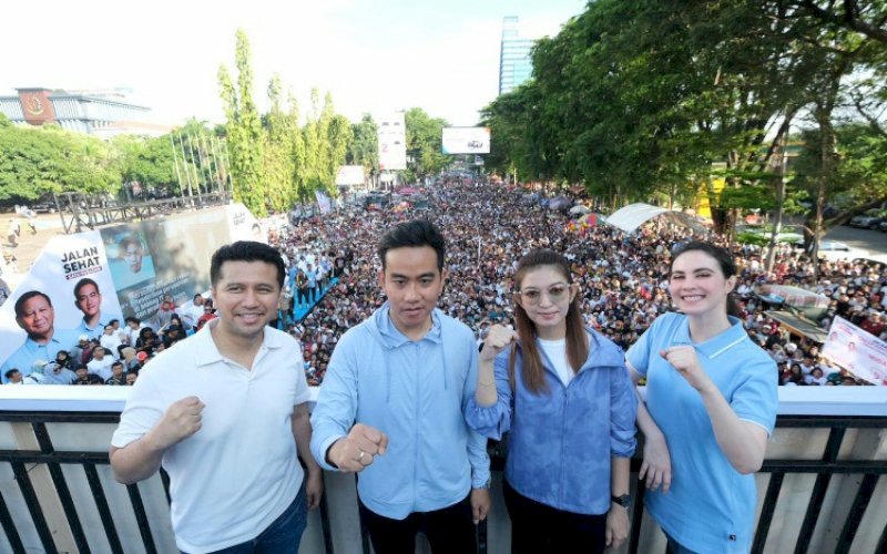 JALAN SEHAT. Gelaran Jalan Sehat Satu Putaran bersama Calon Wakil Presiden (Cawapres) Gibran Rakabuming Raka di Makassar, Sabtu (25/11/2023), dipenuhi lautan manusia. foto: istimewa