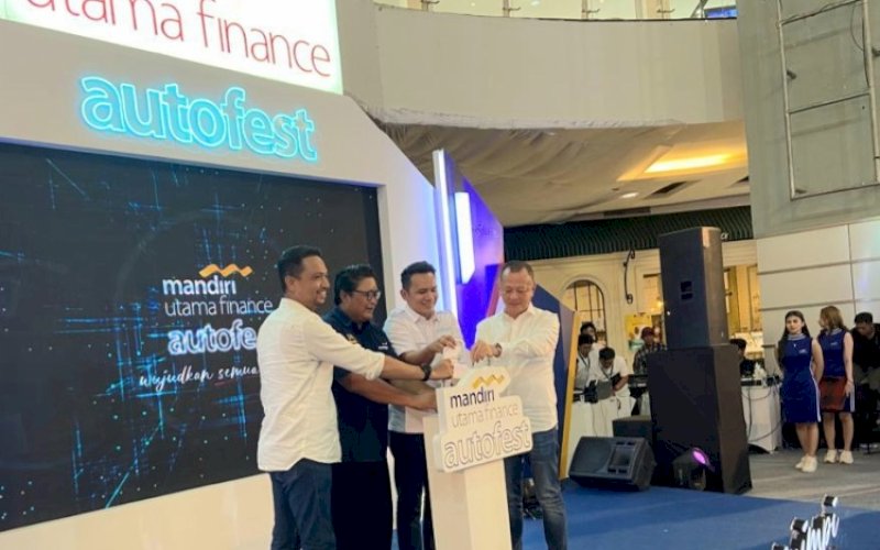 PEMBUKAAN. Suasana pembukaan MUF Auto Fest 2023 di Trans Studio Mall (TSM) Makassar, Selasa (21/11/2023). foto: istimewa