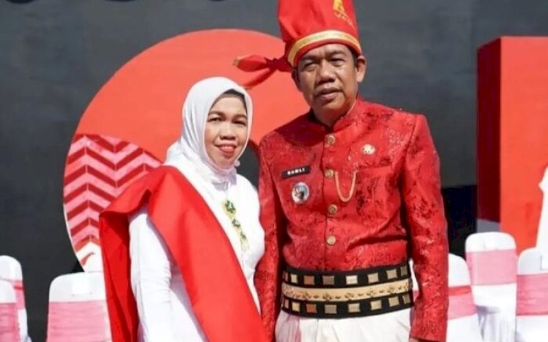 Ramli Lallo Bersama Istri. foto: istimewa 