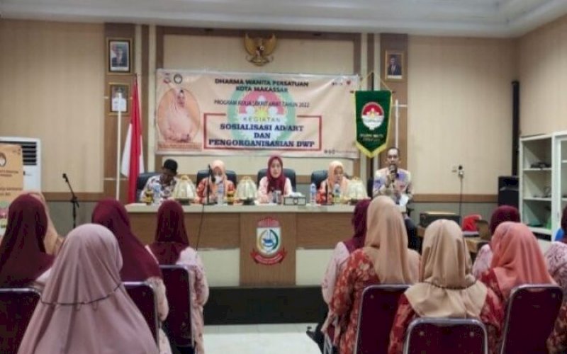 SOSIALISASI. Dharma Wanita Persatuan (DWP) Kota Makassar melakukan sosialisasi Anggaran Dasar dan Anggaran Rumah Tangga (AD/ART) kepada anggota dan pengurus DWP lingkup unit kerja Kecamatan Kepulauan Sangkarrang. foto: istimewa