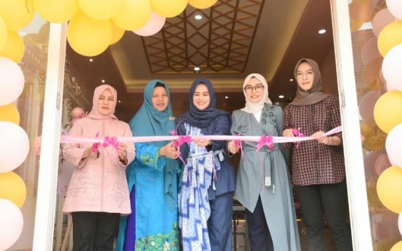 PERESMIAN. Suasana peresmian Tanira Aesthetic Clinic Premier yang terletak di Jl Ance Dg Ngoyo, Ruko Videview BV-53, Boulevard, Makassar. foto: istimewa