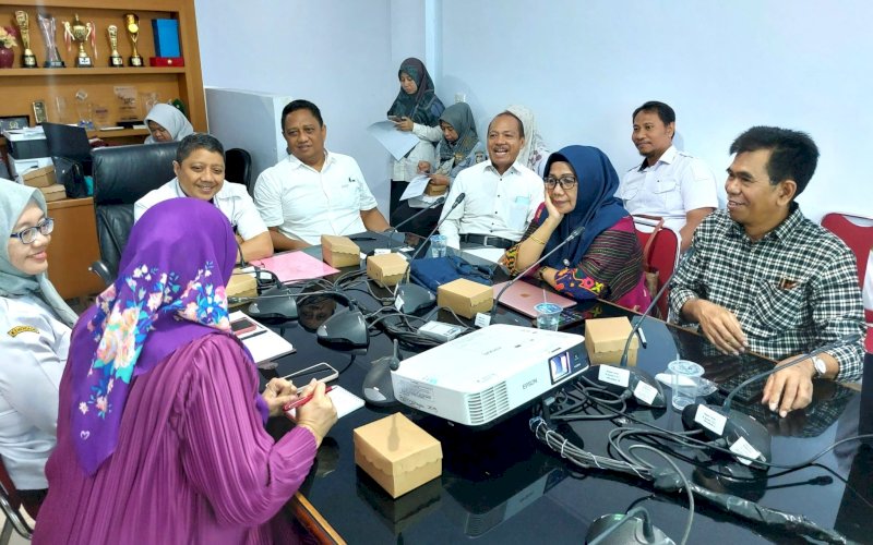 SEMINAR. Suasana Seminar Pelaporan Akhir Penelitian terkait survei kualitas pelayanan kesehatan di Puskesmas Antang di Ruang Rapat Balitbangda Makassar, Rabu (6/12/2023). foto: istimewa