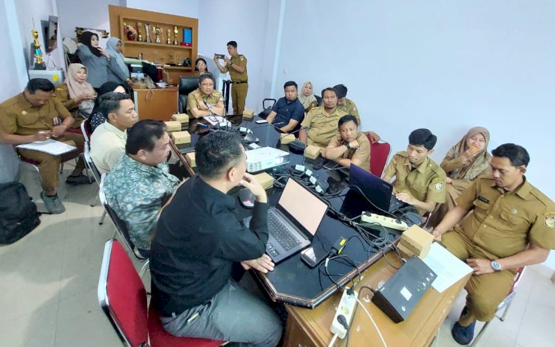 SIDANG. Suasana Sidang Tim Pengendali Mutu (TPM) di Ruang Rapat Balitbangda Kota Makassar, Selasa (5/12/2023). foto: istimewa
