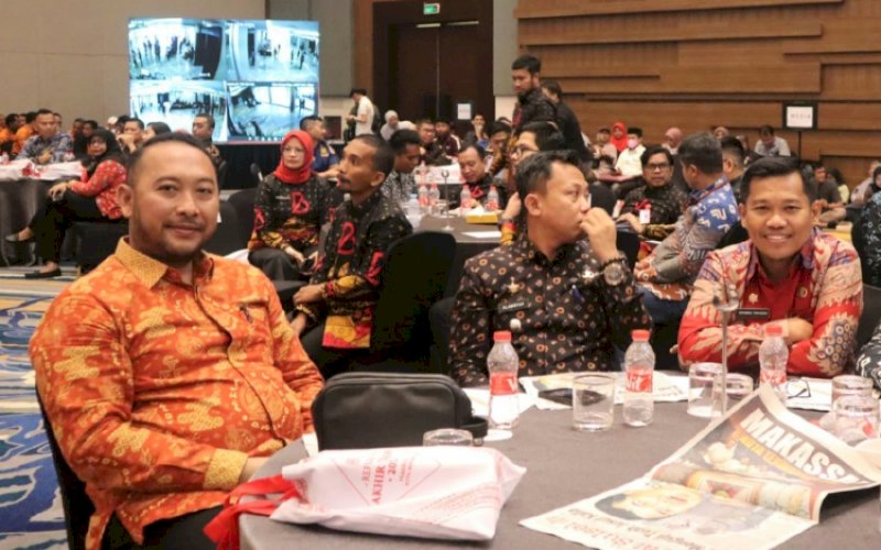 REFLEKSI. Camat Panakkukang, Andi Pangerang Nur Akbar (kiri), menghadiri kegiatan Refleksi Akhir Tahun 2023 Pemerintah Kota (Pemkot) di Hotel Four Points by Sheraton Makassar, Rabu (27/12/2023). foto: istimewa