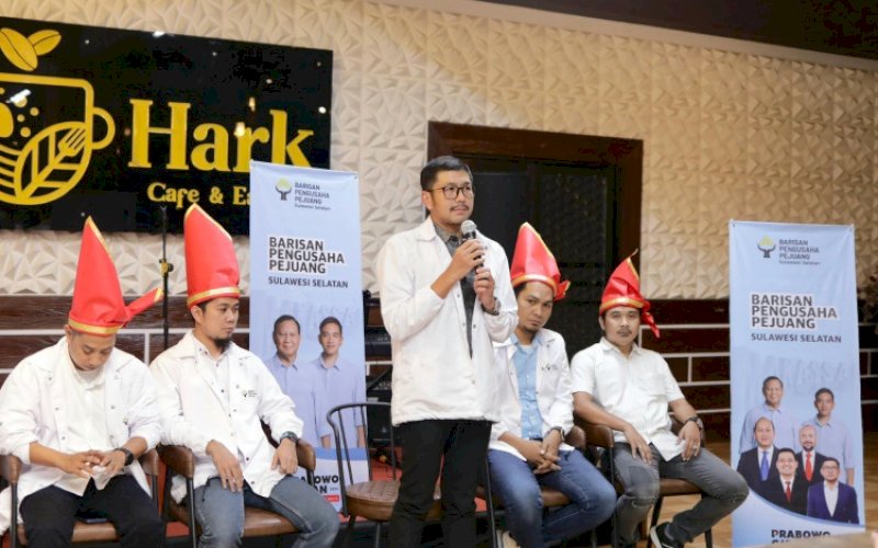 Andi Rahmat Manggabarani (tengah). foto: istimewa&nbsp;