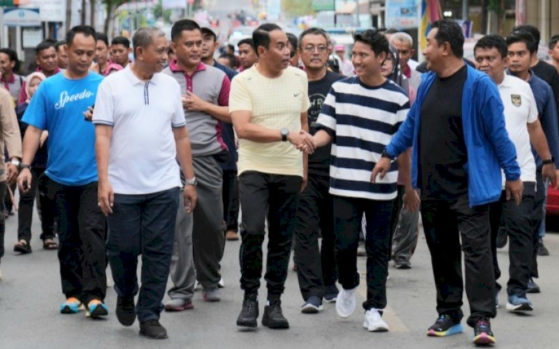 Pj Gubernur, Kapolda Sulsel, dan Bupati Wajo Jalan Santai Bersama di Sengkang