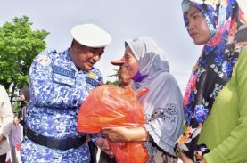 Hari Bela Negara, Pj Gubernur Sulsel Serahkan Sejumlah Bantuan