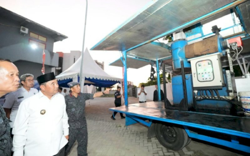 PEMUSNAHAN. Pj Gubernur Sulsel, Bahtiar Baharuddin, menyaksikan pemusnahan barang bukti narkoba di Kantor BNN Sulsel, Jl Maccini Sombala, Kota Makassar, Rabu (20/12/2023). foto: istimewa