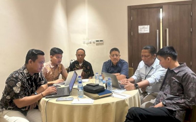 BIMTEK. Kepala Balitbangda Kota Makassar, Andi Bukti Djufrie, mendampingi para inovator dalam Bimbingan Teknis (Bimtek) di Jakarta. foto: istimewa