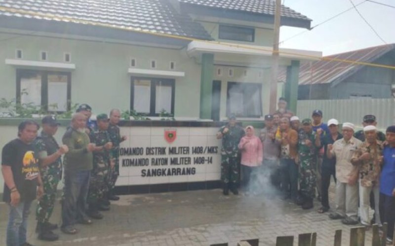 KUNJUNGAN. Dandim 1408/BS Makassar, Letkol Inf Lizardo Gumay, beserta romobongan mengunjungi Kantor Koramil 14 Sangkarrang di Kecamatan Kepulauan Sangkarrang, Kota Makassar, Sabtu (2/12/2023). foto: istimewa