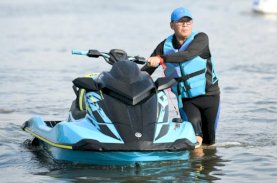 Akhir Pekan, Danny Pomanto Kendarai Jet Ski dan Santap Hidangan Olahan Ikan di Kampung Nelayan Barombong