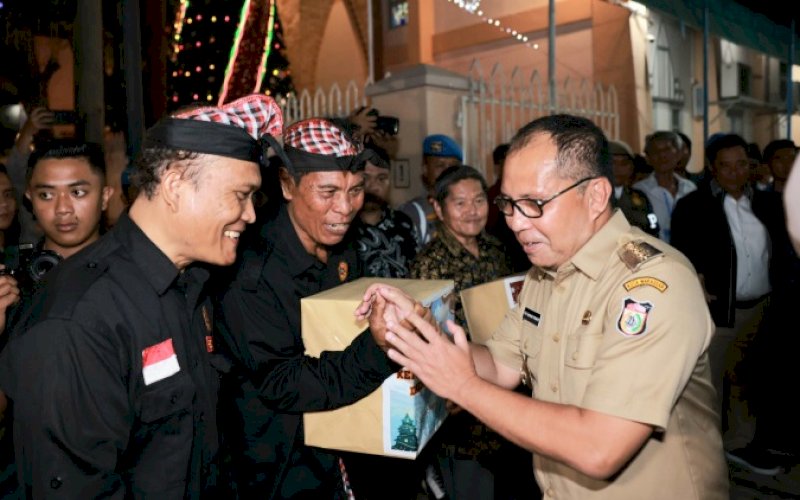 PEMANTAUAN. Wali Kota Makassar Moh Ramdhan Pomanto bersama Pj Gubernur Sulsel Bahtiar Baharuddin dan Forkopimda Sulsel dan Kota Makassar memantau malam perayaan Natal di Makassar, Minggu (24/12/2023) malam. foto: istimewa