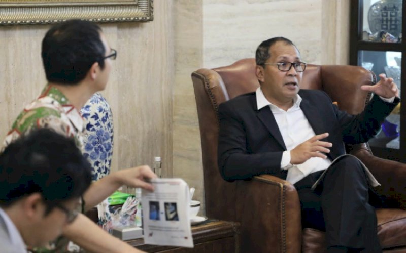 PERTEMUAN. Wali Kota Makassar, Moh Ramdhan Pomanto, menerima kunjungan IMV Corporation di Kediaman Pribadinya, Jl Amirullah, Kota Makassar, Senin (11/12/2023). foto: istimewa