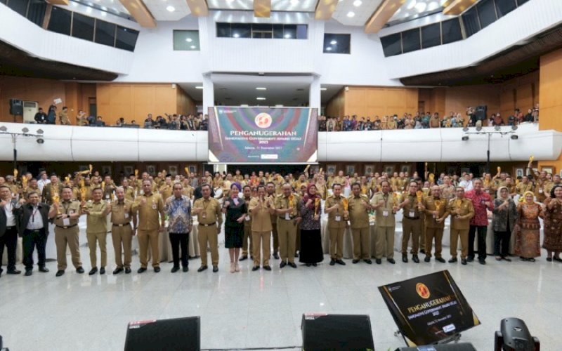 IGA 2023. Pj Gubernur Sulsel, Bahtiar Baharuddin, menghadiri Innovative Government Award (IGA) 2023 di Gedung Sasana Bhakti Praja (SBP), Kantor Kementerian Dalam Negeri, Jakarta, Selasa (12/12/2023).&nbsp;foto: istimewa&nbsp;